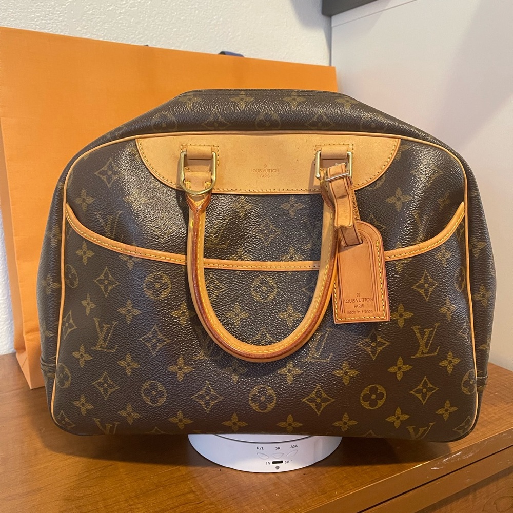 Authentic Louis Vuitton Deauvill